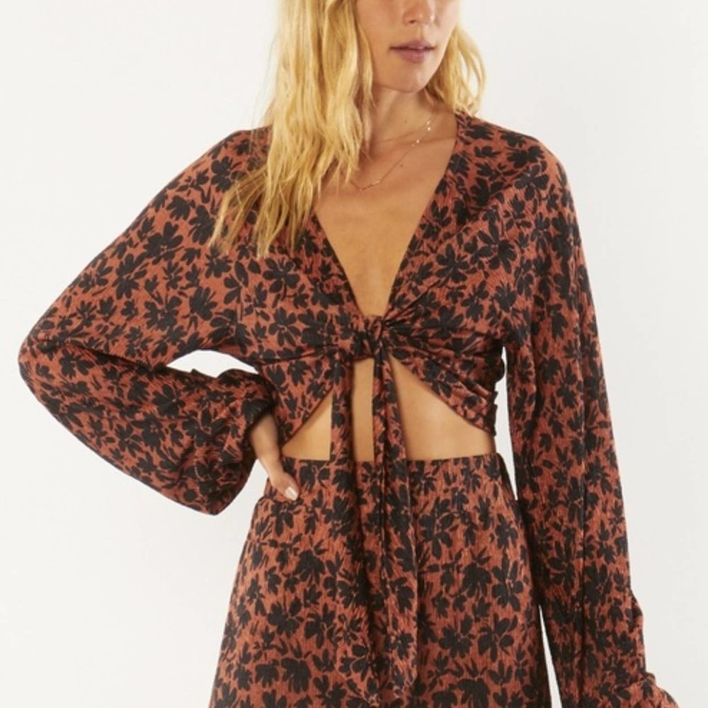 ✨AMUSE SOCIETY✨ // TIED TO YOU LONG SLEEVE WOVEN